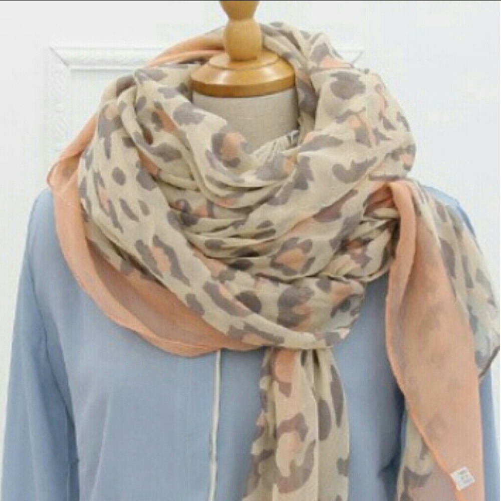LAST ONE!! Peach leopard scarf